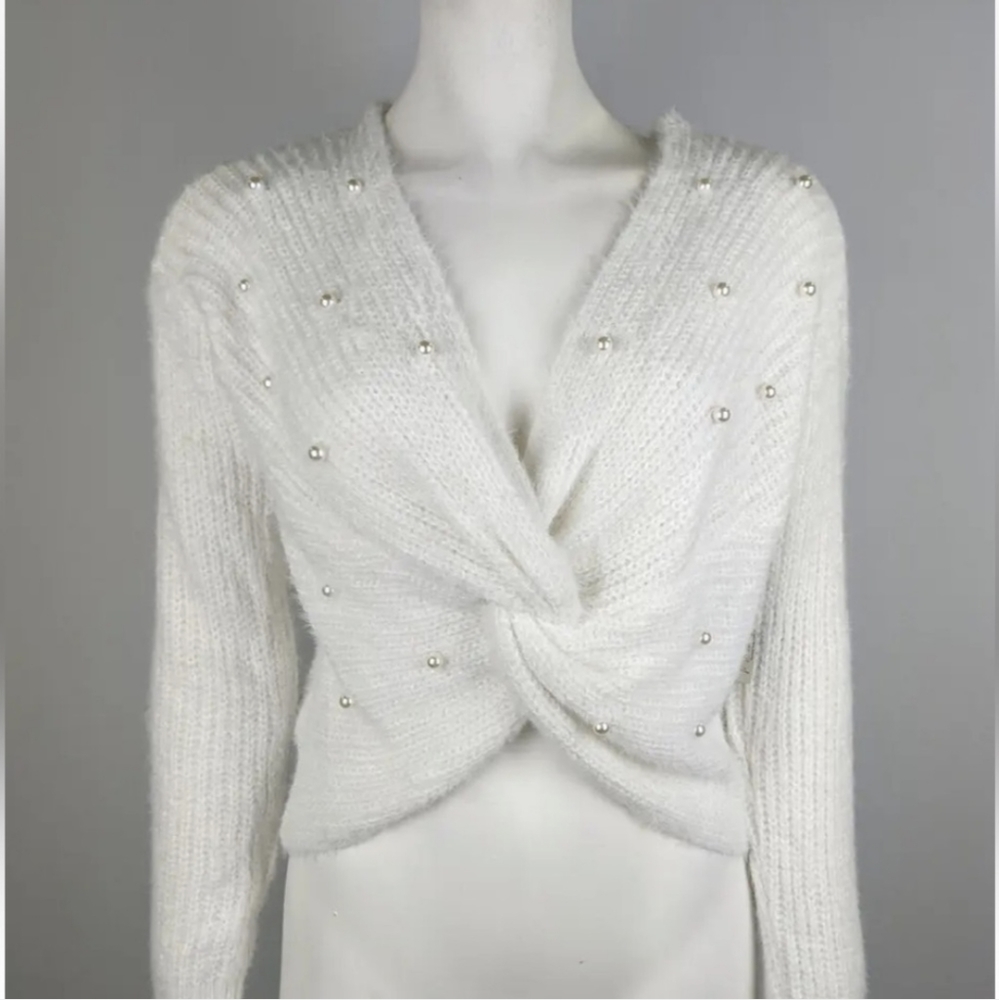 No boundaries White Twist Sweater - Picture 8 of 8